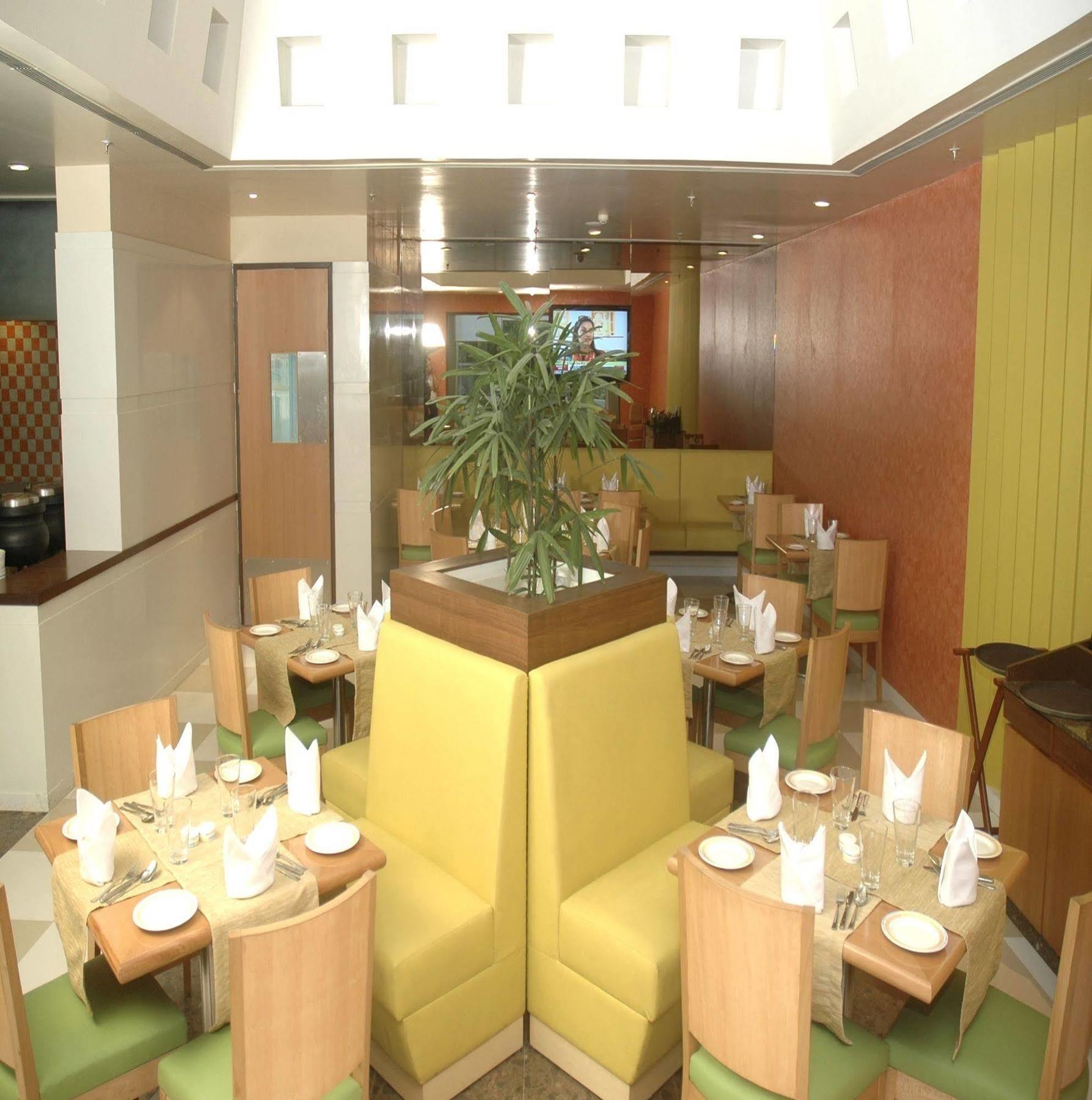Hometel Chandīgarh Extérieur photo