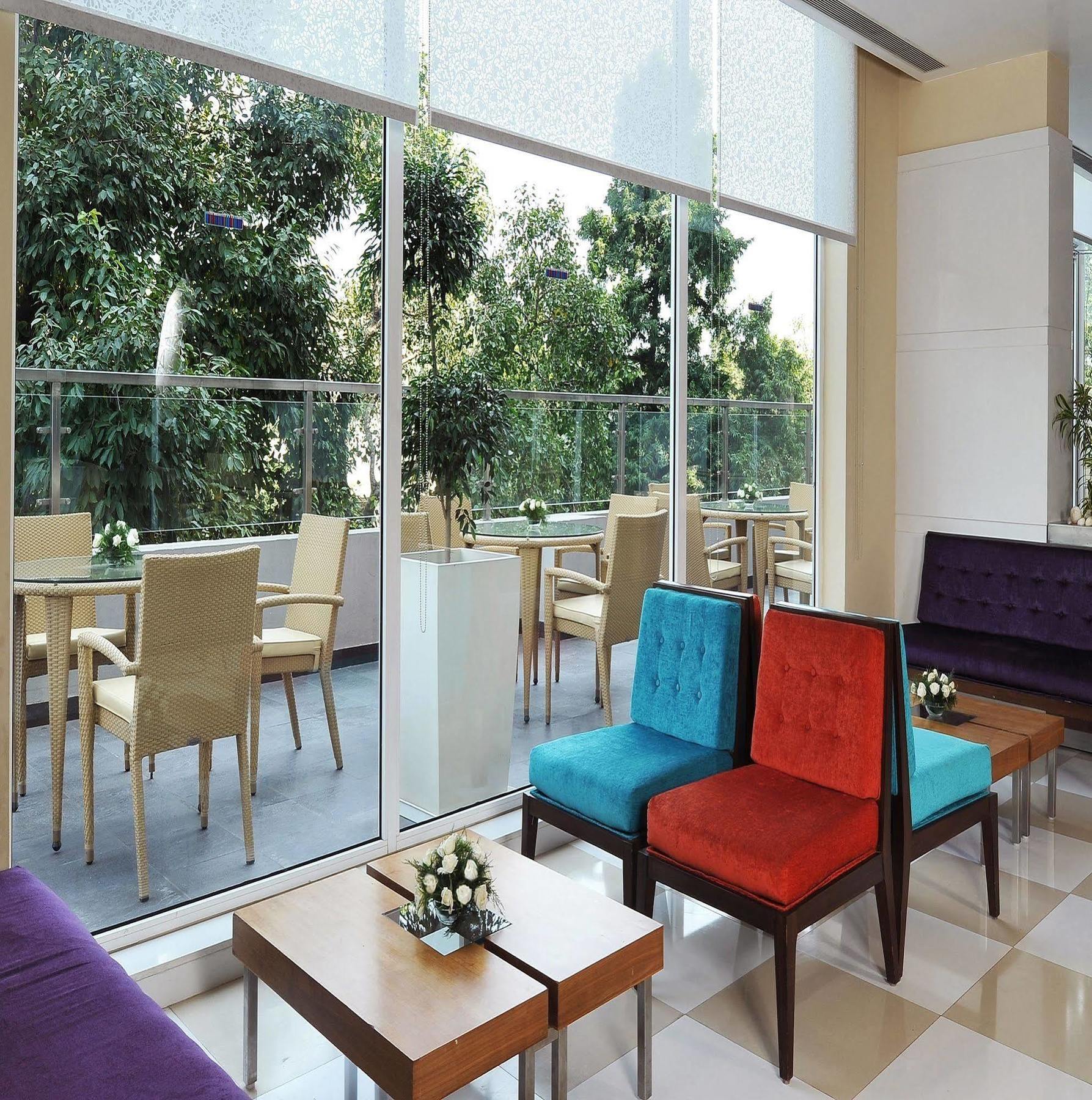 Hometel Chandīgarh Extérieur photo